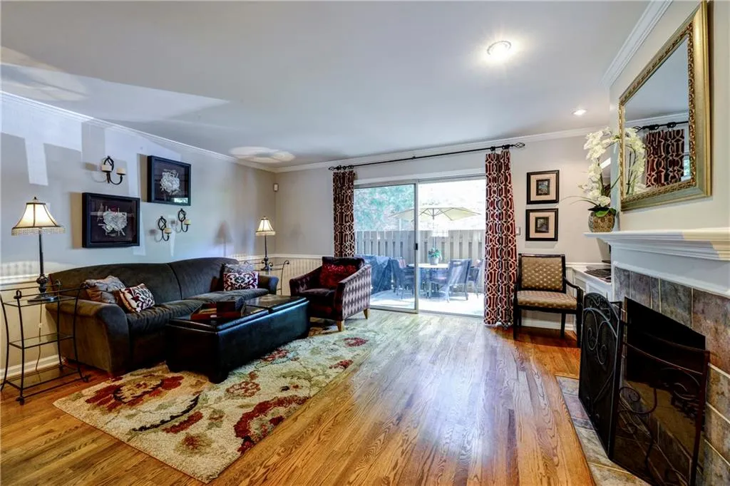 6700 Roswell Road Unit 16f, Sandy Springs, Georgia 30328, 2 Bedrooms Bedrooms, ,1 BathroomBathrooms,Residential,Sold,6700 Roswell Road Unit 16f,5683683