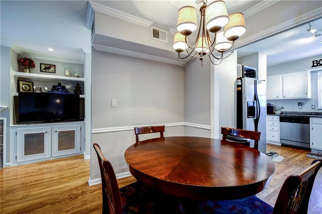 6700 Roswell Road Unit 16f, Sandy Springs, Georgia 30328, 2 Bedrooms Bedrooms, ,1 BathroomBathrooms,Residential,Sold,6700 Roswell Road Unit 16f,5683683