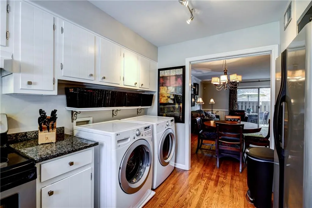 6700 Roswell Road Unit 16f, Sandy Springs, Georgia 30328, 2 Bedrooms Bedrooms, ,1 BathroomBathrooms,Residential,Sold,6700 Roswell Road Unit 16f,5683683