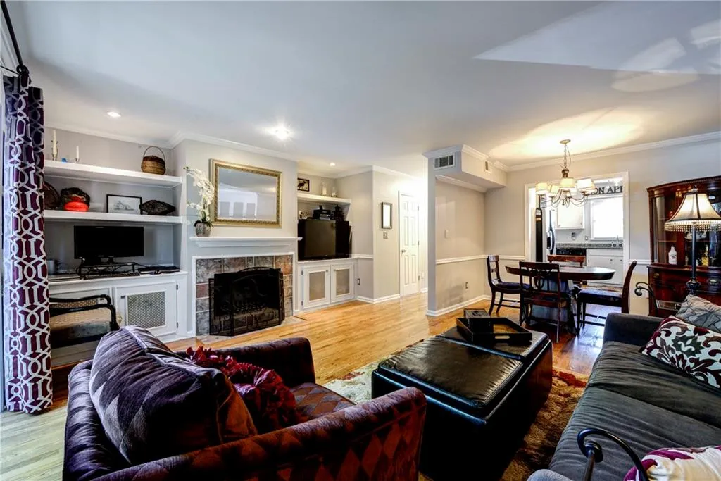 6700 Roswell Road Unit 16f, Sandy Springs, Georgia 30328, 2 Bedrooms Bedrooms, ,1 BathroomBathrooms,Residential,Sold,6700 Roswell Road Unit 16f,5683683