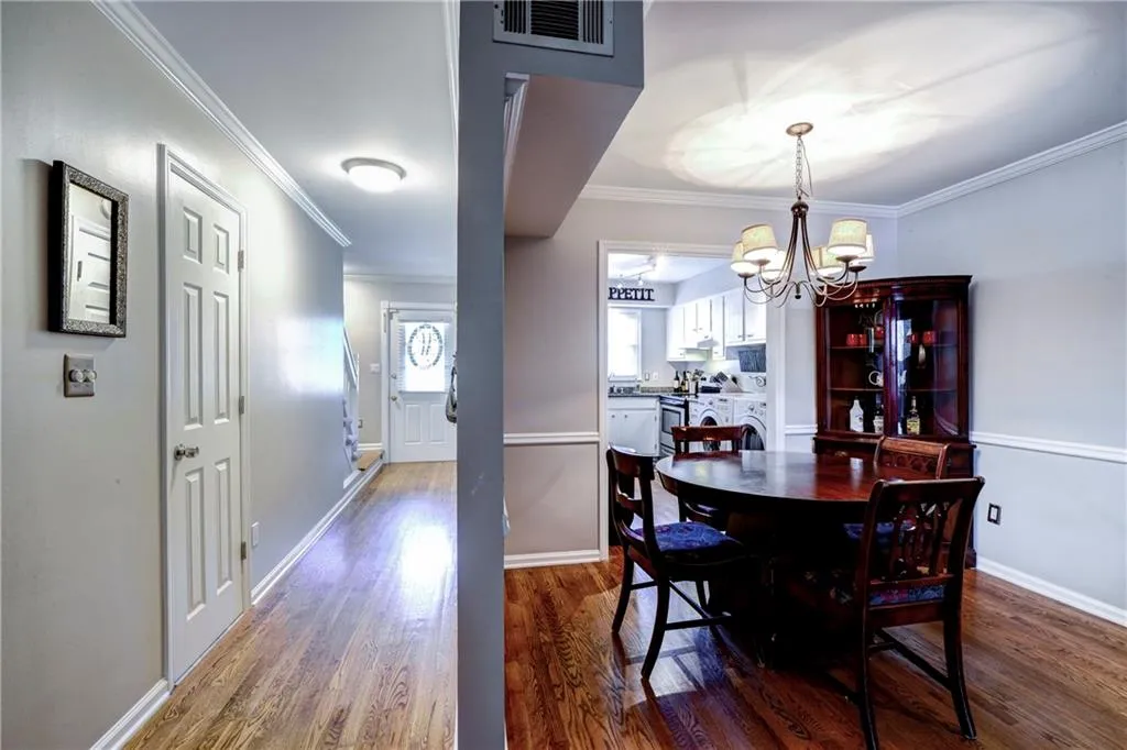 6700 Roswell Road Unit 16f, Sandy Springs, Georgia 30328, 2 Bedrooms Bedrooms, ,1 BathroomBathrooms,Residential,Sold,6700 Roswell Road Unit 16f,5683683