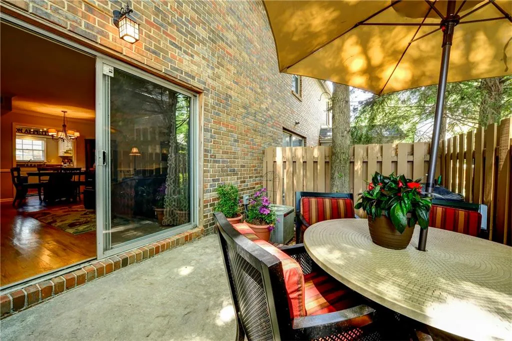 6700 Roswell Road Unit 16f, Sandy Springs, Georgia 30328, 2 Bedrooms Bedrooms, ,1 BathroomBathrooms,Residential,Sold,6700 Roswell Road Unit 16f,5683683