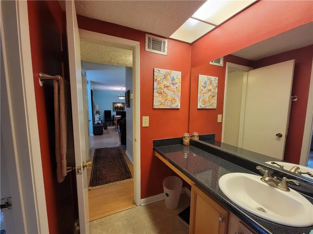 5137 Roswell Road Unit 6, Atlanta, Georgia 30342, 2 Bedrooms Bedrooms, ,2 BathroomsBathrooms,Residential,Sold,5137 Roswell Road Unit 6,7004811