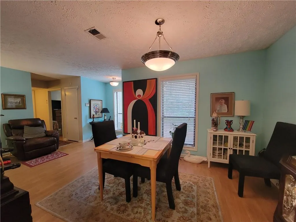 5137 Roswell Road Unit 6, Atlanta, Georgia 30342, 2 Bedrooms Bedrooms, ,2 BathroomsBathrooms,Residential,Sold,5137 Roswell Road Unit 6,7004811