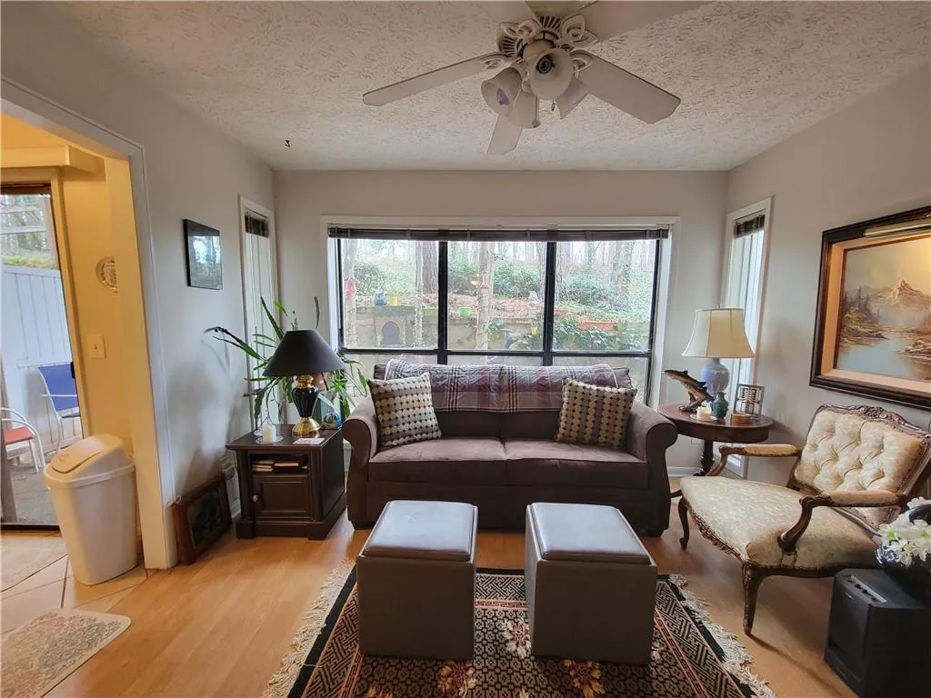 5137 Roswell Road Unit 6, Atlanta, Georgia 30342, 2 Bedrooms Bedrooms, ,2 BathroomsBathrooms,Residential,Sold,5137 Roswell Road Unit 6,7004811