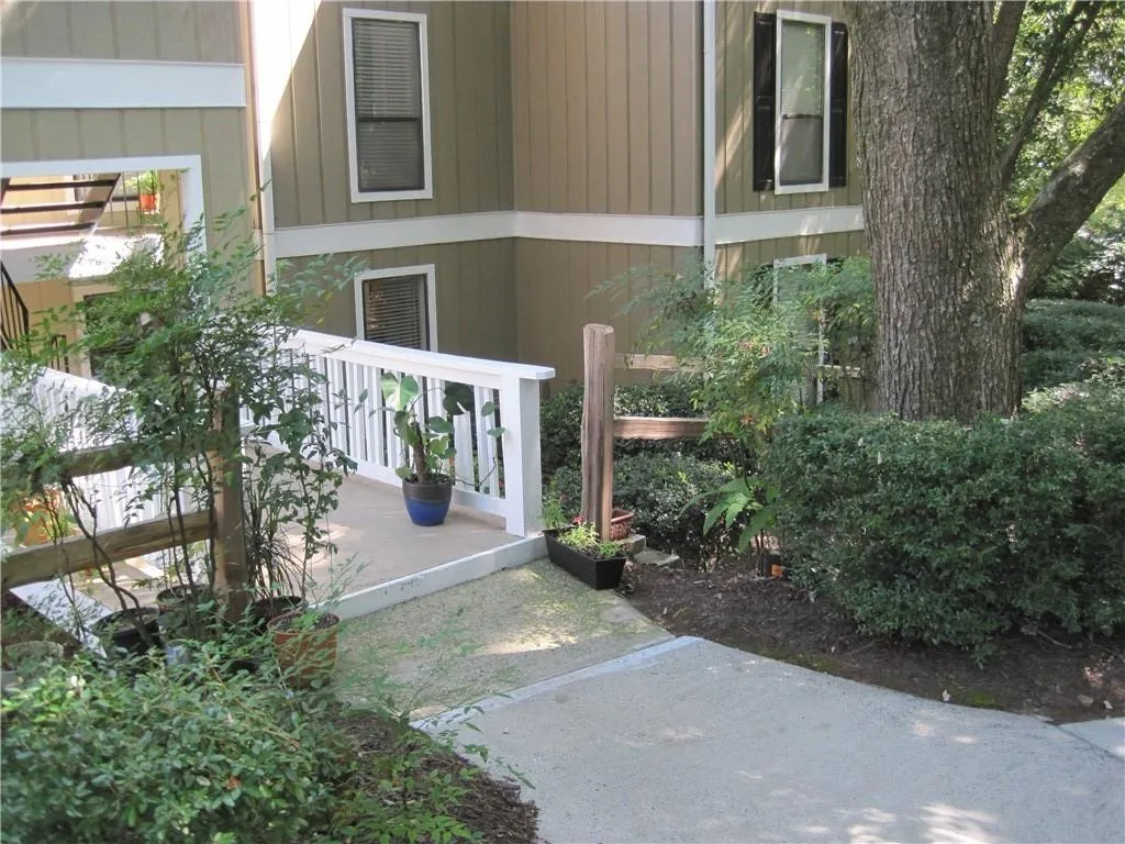 5137 Roswell Road Unit 6, Atlanta, Georgia 30342, 2 Bedrooms Bedrooms, ,2 BathroomsBathrooms,Residential,Sold,5137 Roswell Road Unit 6,7004811
