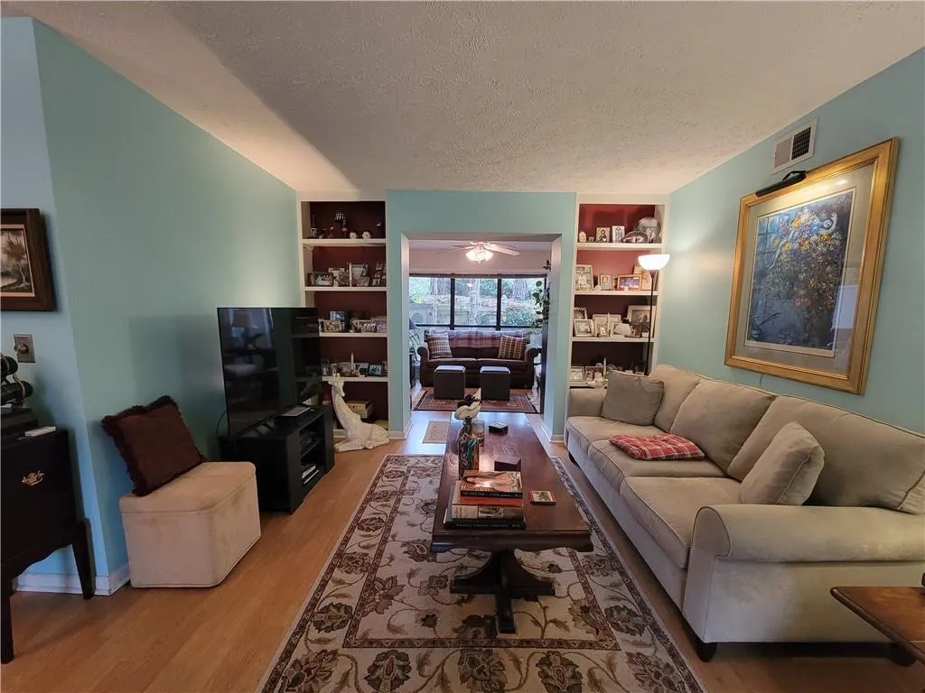 5137 Roswell Road Unit 6, Atlanta, Georgia 30342, 2 Bedrooms Bedrooms, ,2 BathroomsBathrooms,Residential,Sold,5137 Roswell Road Unit 6,7004811