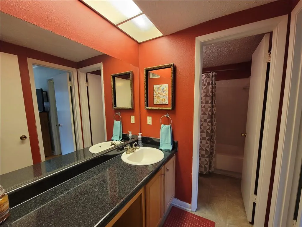 5137 Roswell Road Unit 6, Atlanta, Georgia 30342, 2 Bedrooms Bedrooms, ,2 BathroomsBathrooms,Residential,Sold,5137 Roswell Road Unit 6,7004811