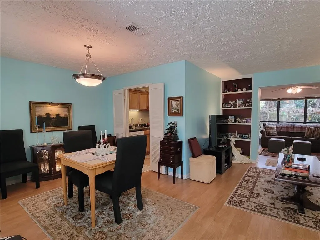 5137 Roswell Road Unit 6, Atlanta, Georgia 30342, 2 Bedrooms Bedrooms, ,2 BathroomsBathrooms,Residential,Sold,5137 Roswell Road Unit 6,7004811
