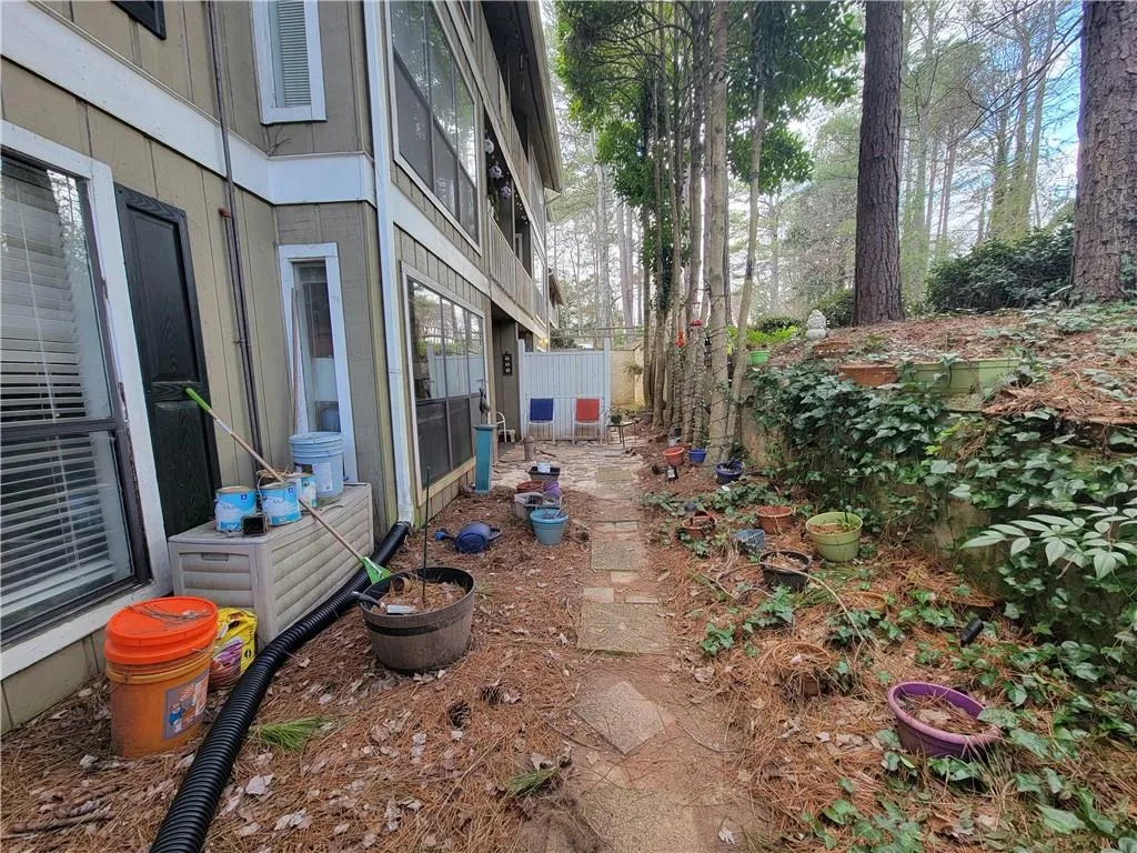 5137 Roswell Road Unit 6, Atlanta, Georgia 30342, 2 Bedrooms Bedrooms, ,2 BathroomsBathrooms,Residential,Sold,5137 Roswell Road Unit 6,7004811