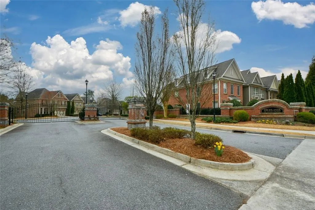 7880 Glisten Avenue, Atlanta, Georgia 30328, 3 Bedrooms Bedrooms, ,2 BathroomsBathrooms,Residential,Sold,7880 Glisten Avenue,7183864