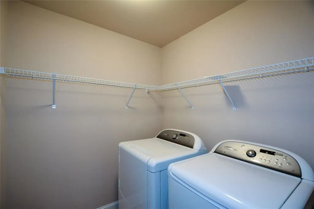 7880 Glisten Avenue, Atlanta, Georgia 30328, 3 Bedrooms Bedrooms, ,2 BathroomsBathrooms,Residential,Sold,7880 Glisten Avenue,7183864