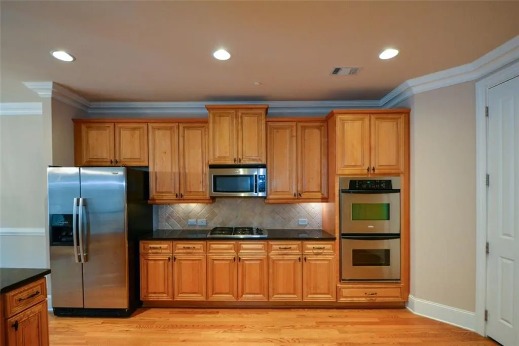 7880 Glisten Avenue, Atlanta, Georgia 30328, 3 Bedrooms Bedrooms, ,2 BathroomsBathrooms,Residential,Sold,7880 Glisten Avenue,7183864