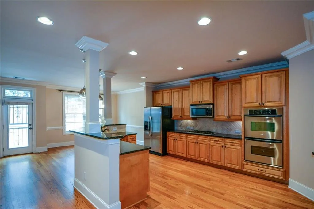 7880 Glisten Avenue, Atlanta, Georgia 30328, 3 Bedrooms Bedrooms, ,2 BathroomsBathrooms,Residential,Sold,7880 Glisten Avenue,7183864