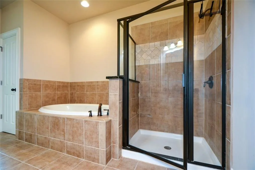 7880 Glisten Avenue, Atlanta, Georgia 30328, 3 Bedrooms Bedrooms, ,2 BathroomsBathrooms,Residential,Sold,7880 Glisten Avenue,7183864