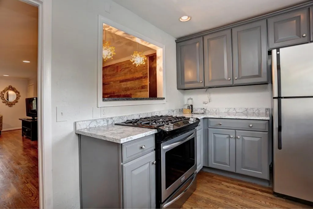 4282 Roswell Road Ne Unit C4, Atlanta, Georgia 30342, 2 Bedrooms Bedrooms, ,2 BathroomsBathrooms,Residential,Sold,4282 Roswell Road Ne Unit C4,5720408