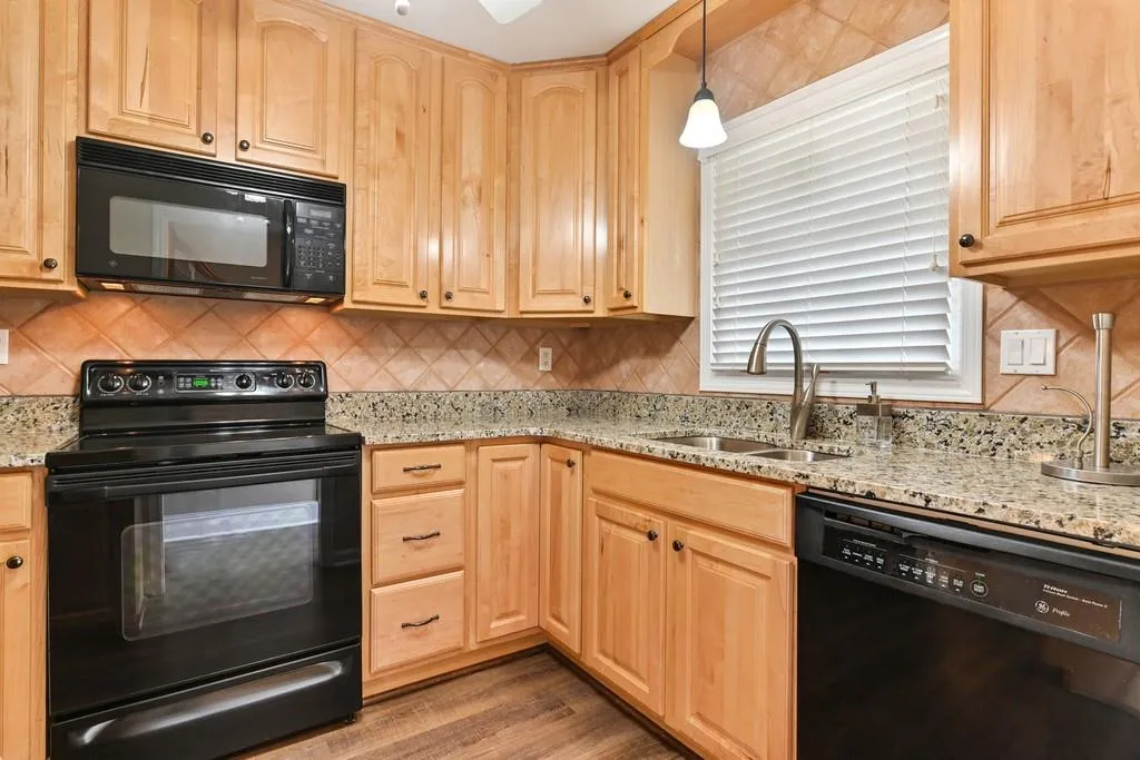 565 Towergate Place, Sandy Springs, Georgia 30350, 3 Bedrooms Bedrooms, ,3 BathroomsBathrooms,Residential,Sold,565 Towergate Place,6739376 565 Towergate Place, Sandy Springs, Georgia 30350, 3 Bedrooms Bedrooms, ,3 BathroomsBathrooms,Residential,Sold,565 Towergate Place,6739376