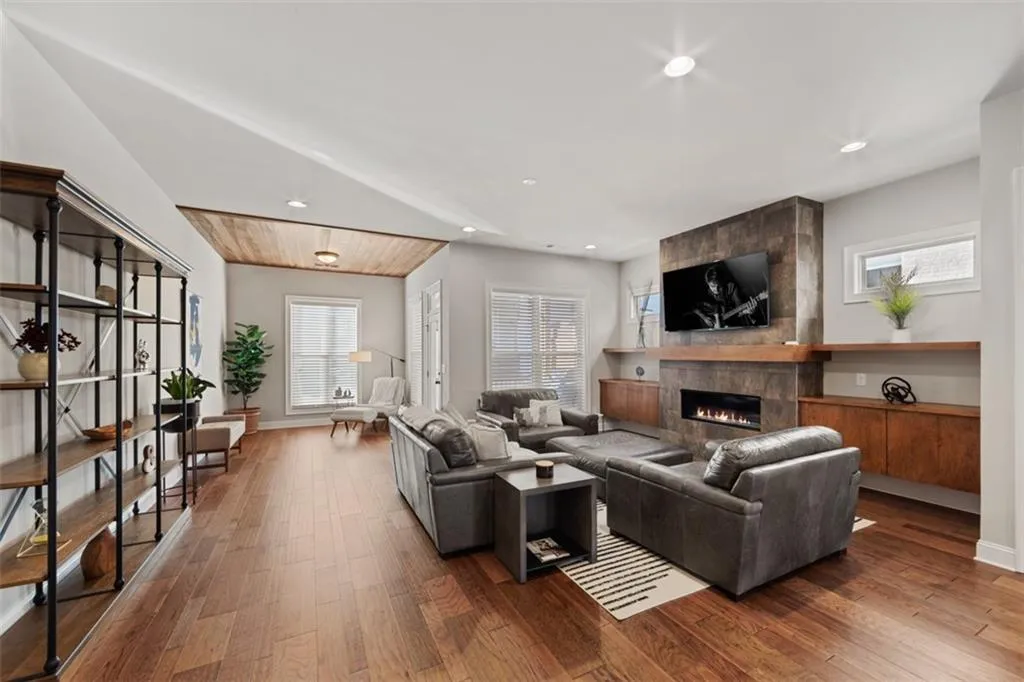 253 Franklin Road, Atlanta, Georgia 30342, 3 Bedrooms Bedrooms, ,3 BathroomsBathrooms,Residential,Sold,253 Franklin Road,7138582