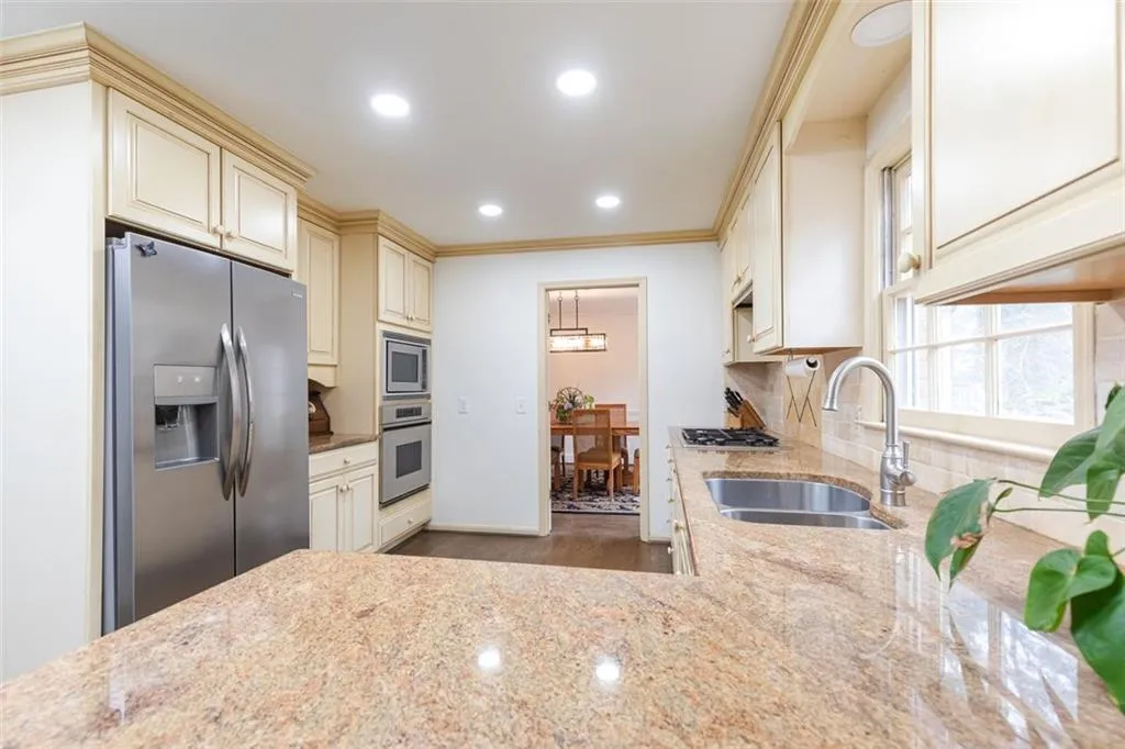 325 Breakwater Ridge, Atlanta, Georgia 30328, 5 Bedrooms Bedrooms, ,4 BathroomsBathrooms,Residential,Sold,325 Breakwater Ridge,6838047