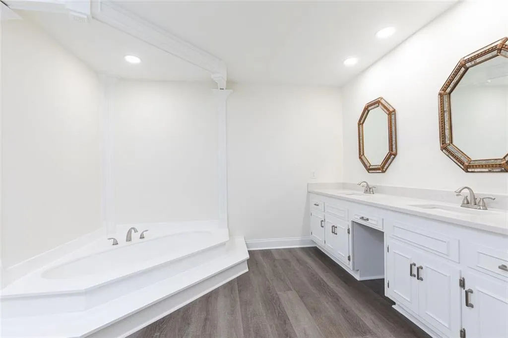 325 Breakwater Ridge, Atlanta, Georgia 30328, 5 Bedrooms Bedrooms, ,4 BathroomsBathrooms,Residential,Sold,325 Breakwater Ridge,6838047