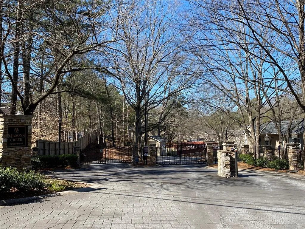 1804 Masons Creek Cir, Sandy Springs, Georgia 30350, 3 Bedrooms Bedrooms, ,3 BathroomsBathrooms,Residential,Sold,1804 Masons Creek Cir,6848134