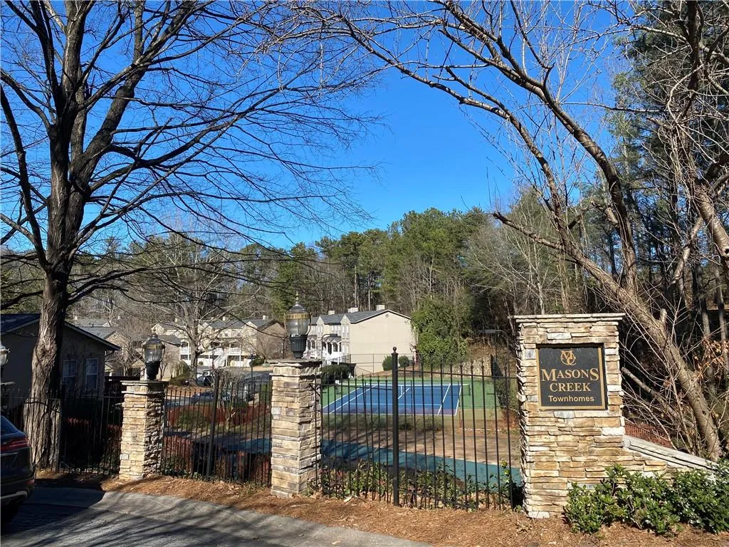 1804 Masons Creek Cir, Sandy Springs, Georgia 30350, 3 Bedrooms Bedrooms, ,3 BathroomsBathrooms,Residential,Sold,1804 Masons Creek Cir,6848134