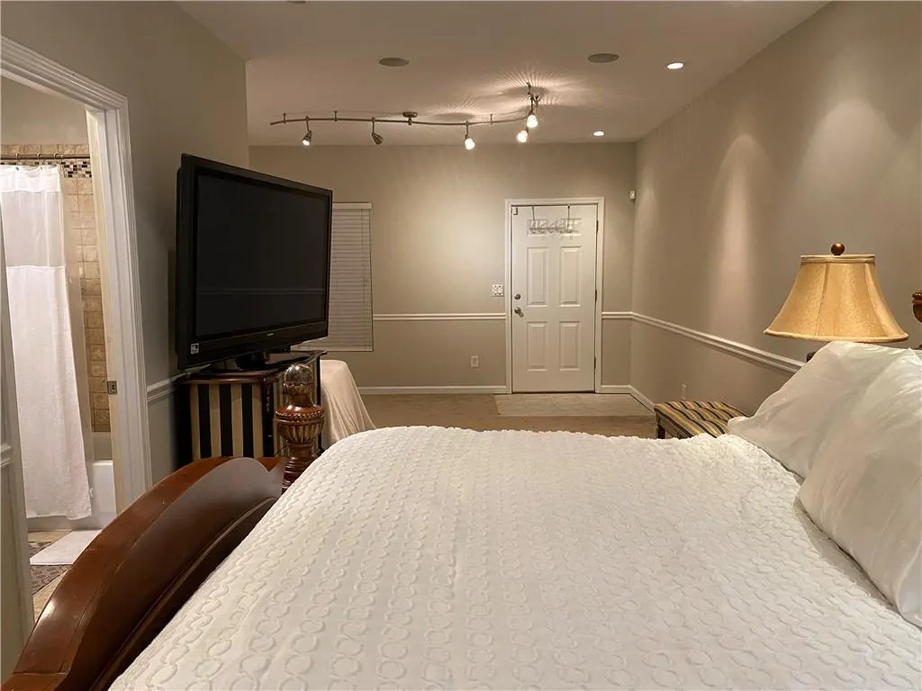 1804 Masons Creek Cir, Sandy Springs, Georgia 30350, 3 Bedrooms Bedrooms, ,3 BathroomsBathrooms,Residential,Sold,1804 Masons Creek Cir,6848134