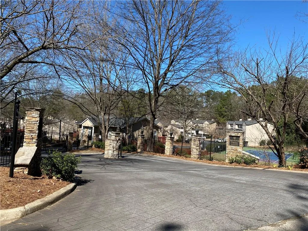 1804 Masons Creek Cir, Sandy Springs, Georgia 30350, 3 Bedrooms Bedrooms, ,3 BathroomsBathrooms,Residential,Sold,1804 Masons Creek Cir,6848134
