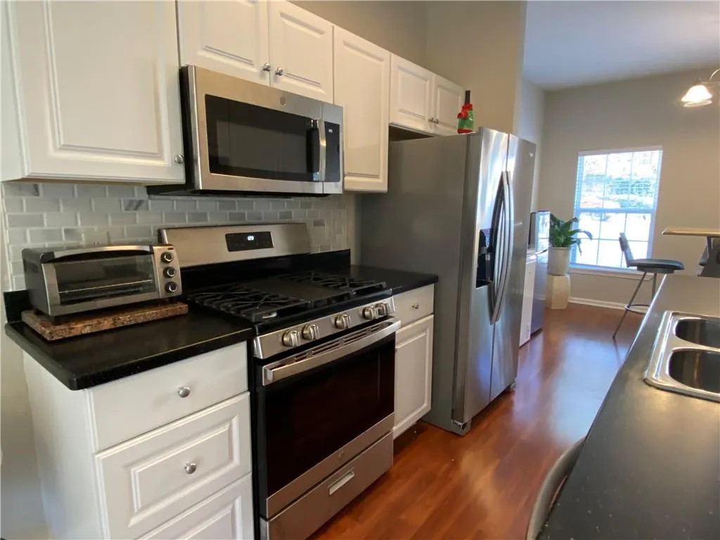 1804 Masons Creek Cir, Sandy Springs, Georgia 30350, 3 Bedrooms Bedrooms, ,3 BathroomsBathrooms,Residential,Sold,1804 Masons Creek Cir,6848134