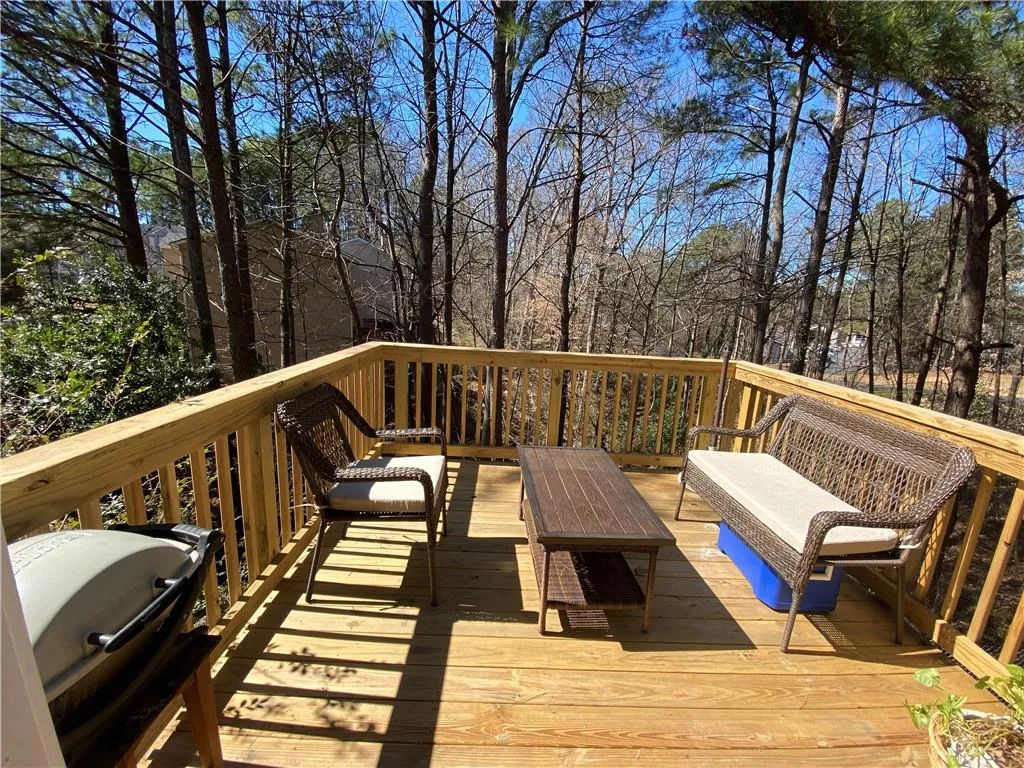 1804 Masons Creek Cir, Sandy Springs, Georgia 30350, 3 Bedrooms Bedrooms, ,3 BathroomsBathrooms,Residential,Sold,1804 Masons Creek Cir,6848134