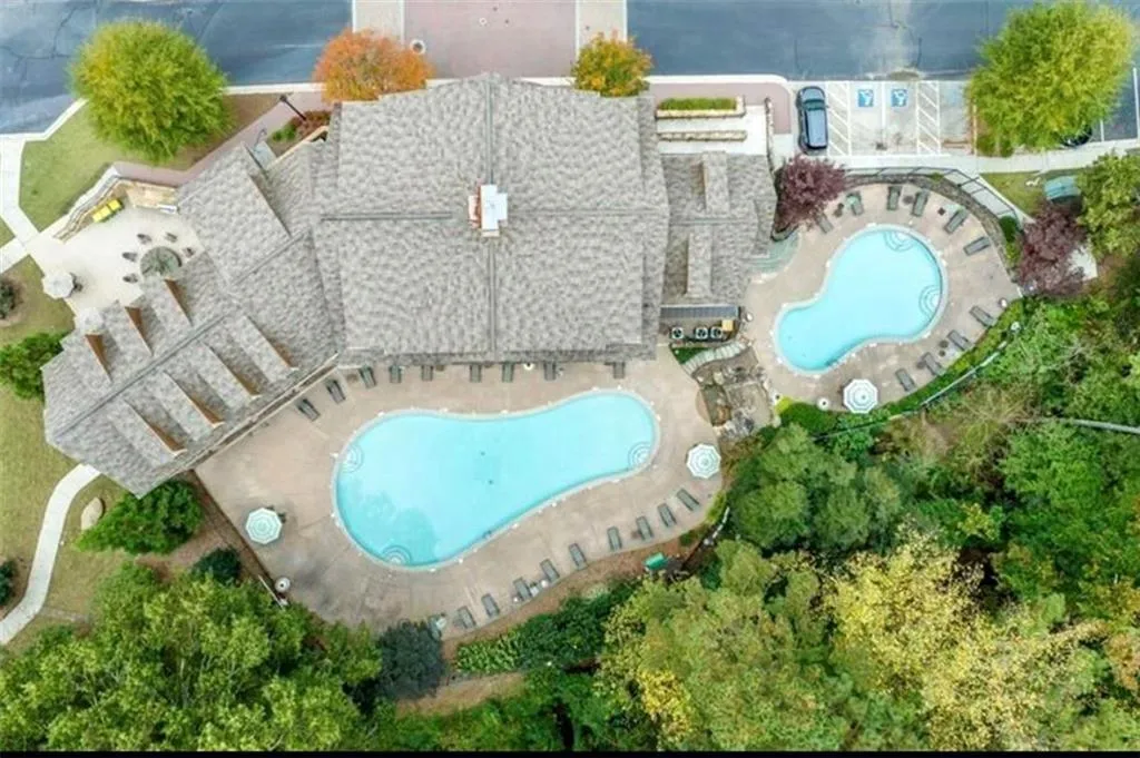 Bird's eye view of a pool area