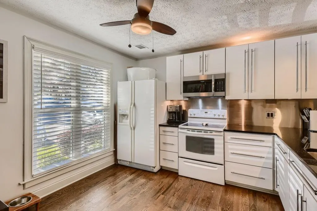 2208 Queen Anne Court, Sandy Springs, Georgia 30350, 3 Bedrooms Bedrooms, ,2 BathroomsBathrooms,Residential,Sold,2208 Queen Anne Court,6969131