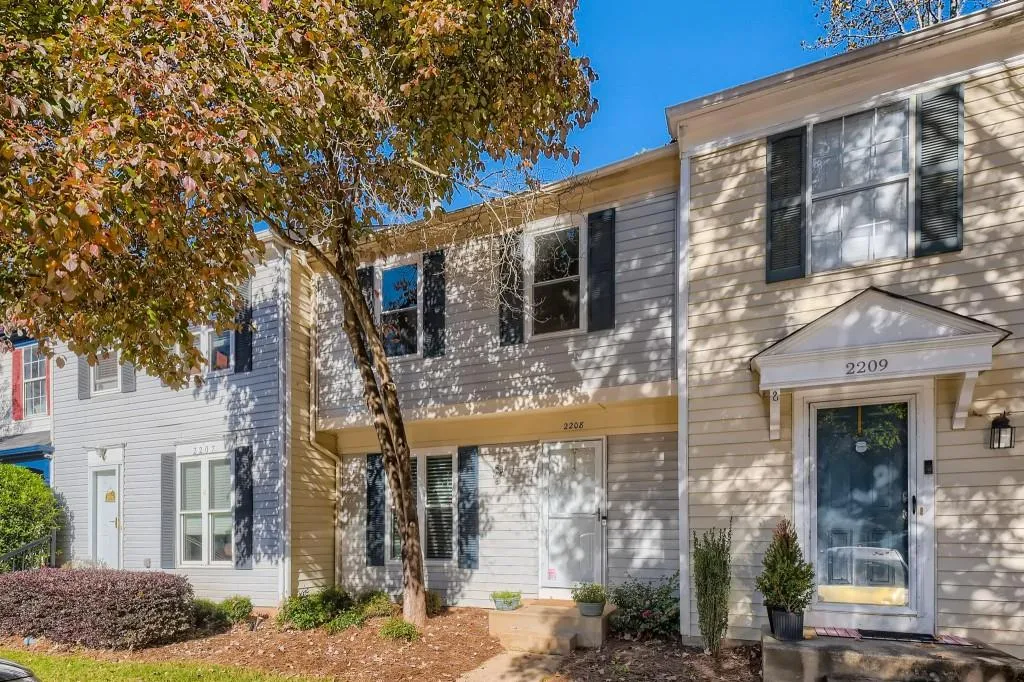 2208 Queen Anne Court, Sandy Springs, Georgia 30350, 3 Bedrooms Bedrooms, ,2 BathroomsBathrooms,Residential,Sold,2208 Queen Anne Court,6969131