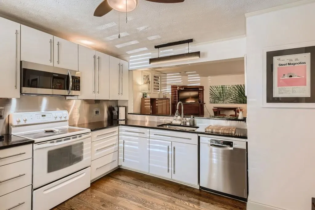 2208 Queen Anne Court, Sandy Springs, Georgia 30350, 3 Bedrooms Bedrooms, ,2 BathroomsBathrooms,Residential,Sold,2208 Queen Anne Court,6969131