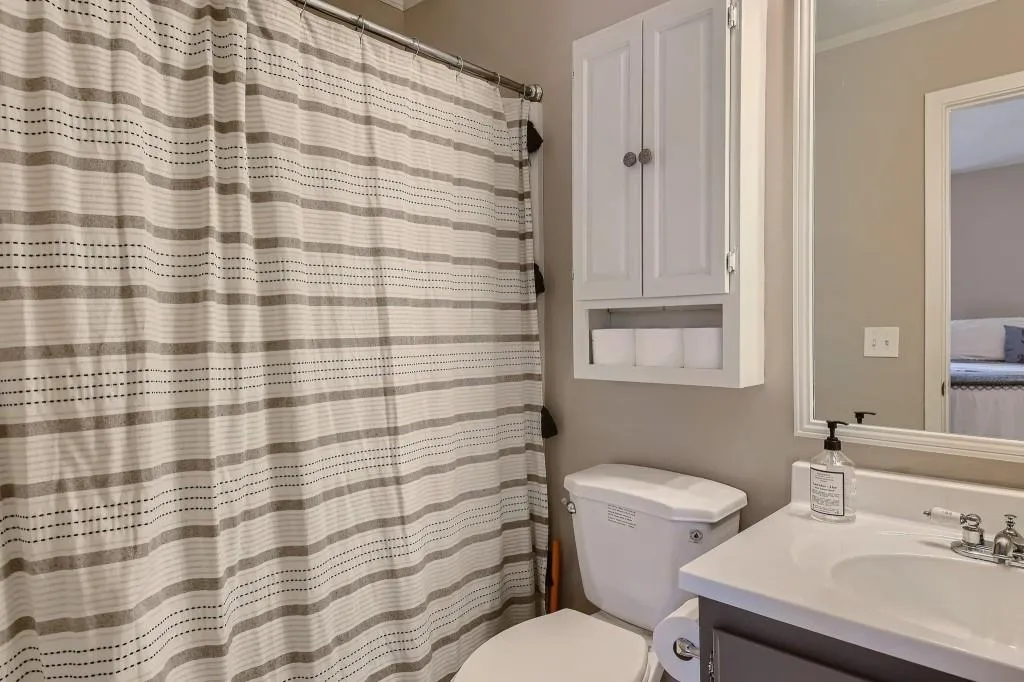 2208 Queen Anne Court, Sandy Springs, Georgia 30350, 3 Bedrooms Bedrooms, ,2 BathroomsBathrooms,Residential,Sold,2208 Queen Anne Court,6969131