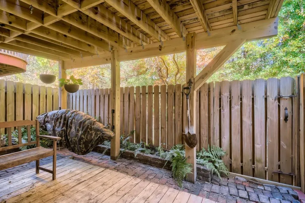 2208 Queen Anne Court, Sandy Springs, Georgia 30350, 3 Bedrooms Bedrooms, ,2 BathroomsBathrooms,Residential,Sold,2208 Queen Anne Court,6969131