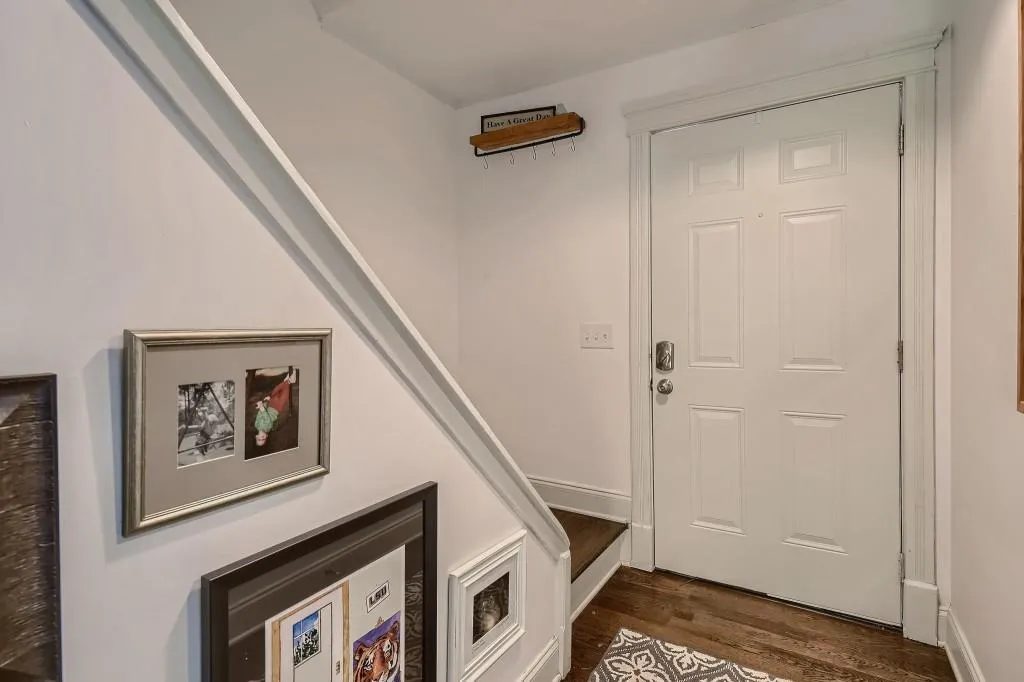 2208 Queen Anne Court, Sandy Springs, Georgia 30350, 3 Bedrooms Bedrooms, ,2 BathroomsBathrooms,Residential,Sold,2208 Queen Anne Court,6969131