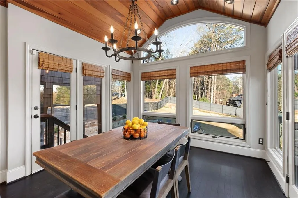 4895 High Point Road, Atlanta, Georgia 30342, 4 Bedrooms Bedrooms, ,3 BathroomsBathrooms,Residential,Sold,4895 High Point Road,6849541
