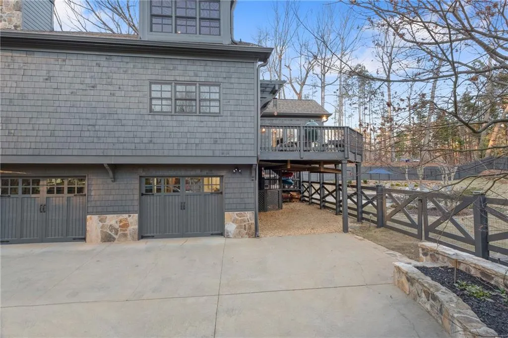 4895 High Point Road, Atlanta, Georgia 30342, 4 Bedrooms Bedrooms, ,3 BathroomsBathrooms,Residential,Sold,4895 High Point Road,6849541