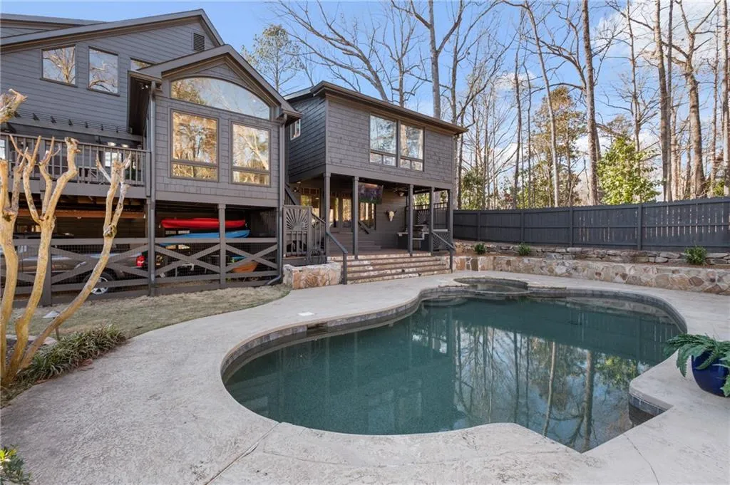 4895 High Point Road, Atlanta, Georgia 30342, 4 Bedrooms Bedrooms, ,3 BathroomsBathrooms,Residential,Sold,4895 High Point Road,6849541