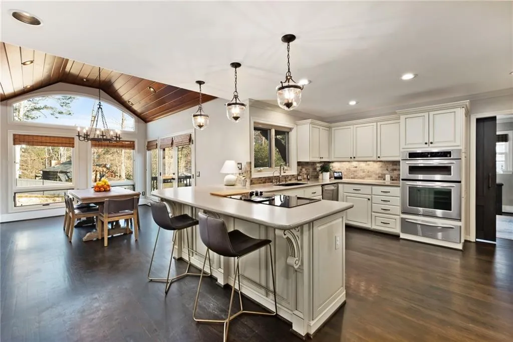 4895 High Point Road, Atlanta, Georgia 30342, 4 Bedrooms Bedrooms, ,3 BathroomsBathrooms,Residential,Sold,4895 High Point Road,6849541