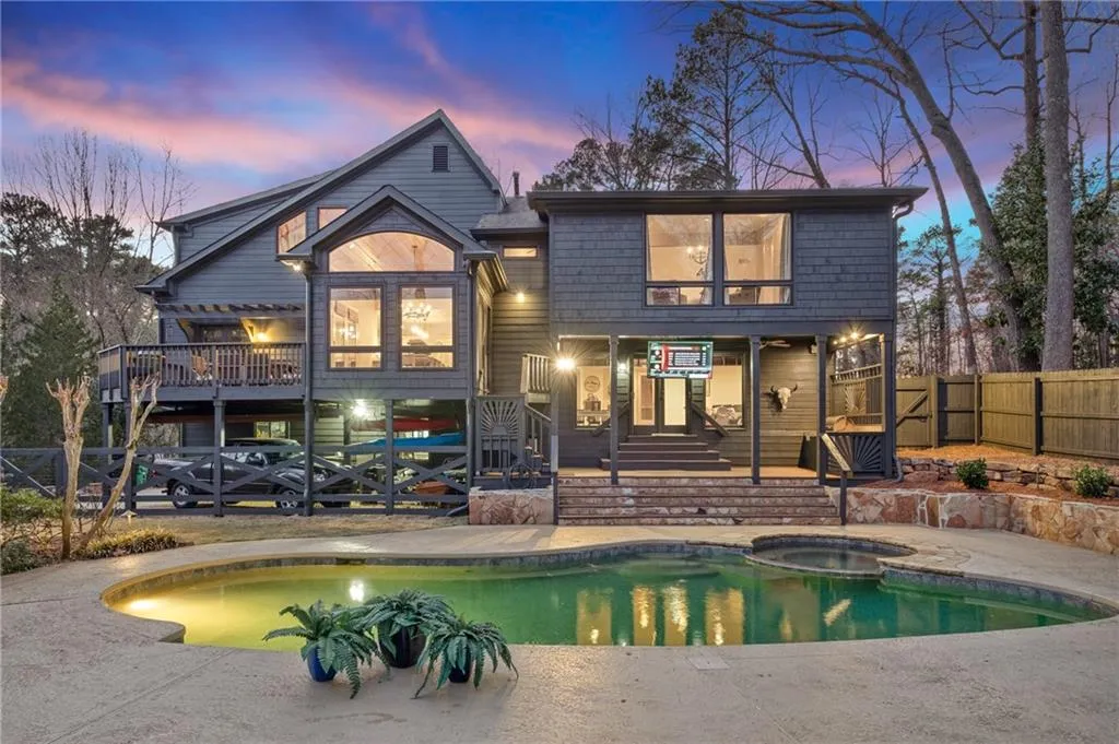 4895 High Point Road, Atlanta, Georgia 30342, 4 Bedrooms Bedrooms, ,3 BathroomsBathrooms,Residential,Sold,4895 High Point Road,6849541