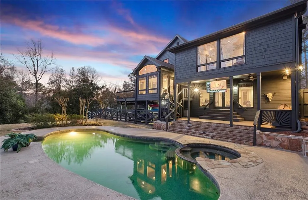 4895 High Point Road, Atlanta, Georgia 30342, 4 Bedrooms Bedrooms, ,3 BathroomsBathrooms,Residential,Sold,4895 High Point Road,6849541