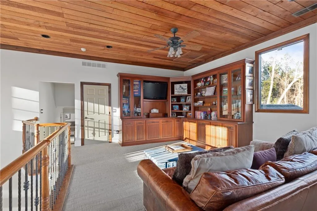 4895 High Point Road, Atlanta, Georgia 30342, 4 Bedrooms Bedrooms, ,3 BathroomsBathrooms,Residential,Sold,4895 High Point Road,6849541