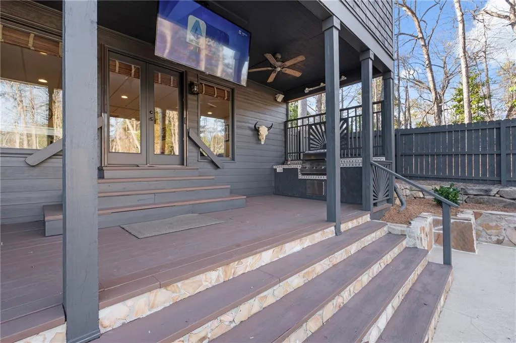 4895 High Point Road, Atlanta, Georgia 30342, 4 Bedrooms Bedrooms, ,3 BathroomsBathrooms,Residential,Sold,4895 High Point Road,6849541