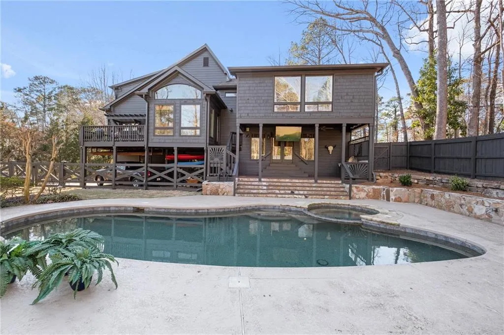 4895 High Point Road, Atlanta, Georgia 30342, 4 Bedrooms Bedrooms, ,3 BathroomsBathrooms,Residential,Sold,4895 High Point Road,6849541