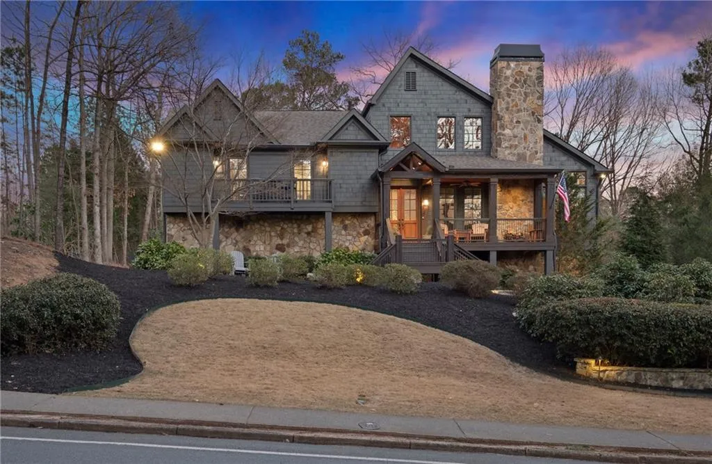 4895 High Point Road, Atlanta, Georgia 30342, 4 Bedrooms Bedrooms, ,3 BathroomsBathrooms,Residential,Sold,4895 High Point Road,6849541