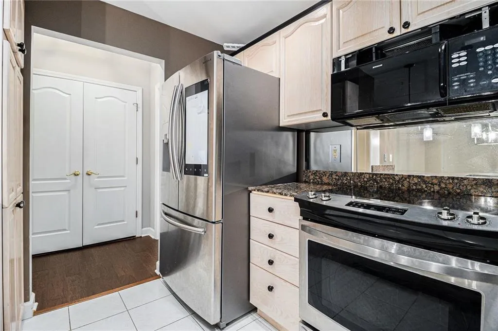 3475 Oak Valley Road Ne Unit 770, Atlanta, Georgia 30326, 1 Bedroom Bedrooms, ,1 BathroomBathrooms,Residential,For Sale,3475 Oak Valley Road Ne Unit 770,7627873