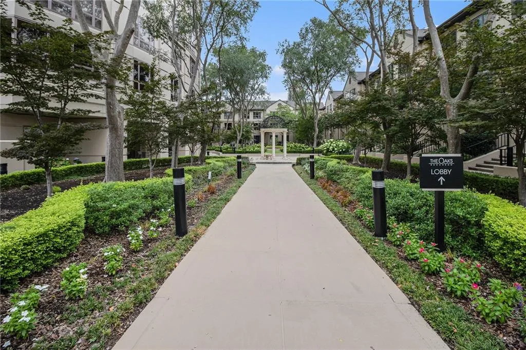3475 Oak Valley Road Ne Unit 770, Atlanta, Georgia 30326, 1 Bedroom Bedrooms, ,1 BathroomBathrooms,Residential,For Sale,3475 Oak Valley Road Ne Unit 770,7627873