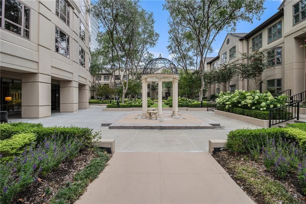 3475 Oak Valley Road Ne Unit 770, Atlanta, Georgia 30326, 1 Bedroom Bedrooms, ,1 BathroomBathrooms,Residential,For Sale,3475 Oak Valley Road Ne Unit 770,7627873